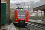 426 025 und 426 026 fahren als RE16 in Plettenberg ein.