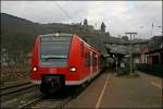 426 515/015 und 426 519/019 sind soeben als RE16 (RE 29682)  RUHR-SIEG-EXPRESS  von Siegen nach Essen Hbf, in Altena eingetroffen.