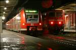 143 197 steht mit der RB56 (RB 39688)  DER ISERLOHNER  in Letmathe und wartet auf die Rckfahrt whrend 426 015/515 und ein Schwestertriebwagen als RE16 (RE 29688)  RUHR-SIEG-EXPRESS  nach Essen Hbf