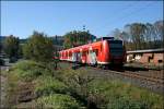 426 017/517 und 426 518/018 sind bei RE16 (RE 39166)  Ruhr-Sieg-Express  durchfahren, bei Lennestadt-Meggen, das Sauerland Richtung Siegen. (14.10.2007)
