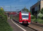 Knallende Sonne und fast schon 30 im Schatten....und dies am Morgen kurz nach 11 Uhr.
Lange konnte man es in der brtenden Hitze nicht aushalten aber fr einige Fotos reichte die Kondition.

Ein 426er Doppel fhrt als RB nach St. Ingbert in den Vlklinger Bahnhof ein.

19.06.2013 - KBS 685 - Bahnstrecke 3230 Saarbrcken - Karthaus