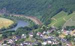 Felder, Felsen, Wald und Weinberge und natürlich die Saar beherrschen das Landschaftsbild im unteren Saartal. Zwei 426er sind als RB Trier - Homburg zwischen Saarburg und Serrig unterwegs. Bahnstrecke 3230 Saarbrücken - Karthaus am 28.06.2015