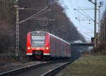 Die Rhein Niers Bahn (RB33) kommt die Kohlscheider-Rampe hoch aus Duisburg-Hbf,Heinsberg-Rheinand nach Aachen-Hbf und hält in Kohlscheid und fährt in Richtung Richterich,Laurensberg,Aachen-West,Aachen-Schanz,Aachen-Hbf. 
Aufgenommen von Bahnsteig 1 in Kohlscheid. 
Bei Sonne und Wolken am Kalten Nachmittag vom 21.12.2016.