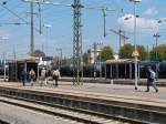 Auf gehts zum Fotostandpunkt am Bahnsteigende.