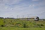 Ein FLIRT der Eurobahn passiert den  Genussgarten  in Unna (15.08.2021)