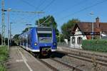 Auf der Fahrt von Ravensburg nach Friedrichshafen Stadt erreicht 426 542-7 der Bodensee-Oberschwaben-Bahn am 11.07.2022 als RB 91 / 87589 den vorletzten Halt, Friedrichshafen Löwental
