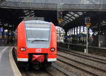 Die Rhein Niers Bahn (RB33) steht im Aachener-Hbf bereit zur Abfahrt nach Duisburg-Hbf.