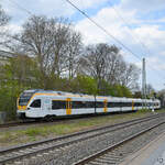 Der Elektrotriebzug ET 7.01 war Ende April 2021 auf dem Ferngleis in Wuppertal-Unterbarmen unterwegs.
