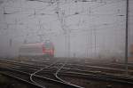 21.12.2007 am nebligen kalten Morgen verlsst der RE9 den Bf.Rostock.