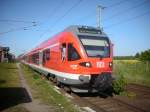 Flirt 427 004/827 004/304/604/427 504 als RE 33218 Binz-Rostock am 22.05.2008 beim Zwischenhalt in Teschenhagen.