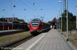 Am 27.07.2008 verkehrte der Flirt vom HanseExpress als S1 zwischen Rostock Hbf und Warnemnde. Hier bei der Ausfahrt aus dem Bahnhof Warnemnde. Ganz links im Bild der WarnemndeExpress von und nach Berlin Hbf.