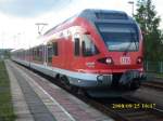 Flirt 427 005/827 005/305/605 427 505 am 25.09.2008 steht als Anschluzug RE 33249 Lietzow-Binz in Lietzow.