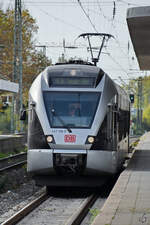 Ende Oktober 2022 war am Hauptbahnhof in Bochum der Elektrotriebzug 427 106-0 zu sehen.