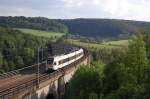 Am 19.06.09 berquerte ein Triebwagen der  Eurobahn  von Warburg nach Hamm den Bekeviadukt kurz hinter Altenbeken.