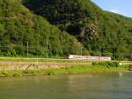 Ein vierteiliger FLIRT von VIAS als VIA 25026 von Frankfurt (M) Hbf nach Neuwied, bei der Fahrt durch das Rheintal im Loreley Bbf; 07.07.2012