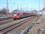 Gleich nach Ausfahrt der RE-Züge nach Stralsund und Rostock,fahren die Gegenzüge nach Binz und Sassnitz in den Bahnhof Bergen/Rügen.So erwischte ich,am 18.März 2018,den RE