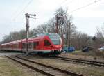 Einfahrender RE 33216 Sassnitz-Rostock am 08.April 2010 bei der Einfahrt in Lancken.Auf der ganzen Strecke zwischen Sassnitz und Rostock gibt es noch drei Bahnhfe mit Formsignale(Sassnitz,Lancken und