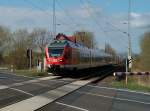 Nach Binz war am 24.April 2010 der RE 33307 unterwegs als Dieser mir an einem Bahnbergang bei Bergen/Rgen begegnete.