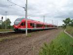 Von der ehmaligen Ladestrae in Altefhr entstand am 13.Juni 2010 die Aufnahme als 429 027 den Bahnhof verlie.