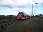 429 028 am 14.Oktober 2010 als RE Binz-Stralsund beim letzten Halt vor dem Festland in Altefhr.