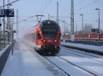 Bei der Einfahrt von 429 028,als RE 13007 Rostock-Sassnitz,gab es am 04.Februar 2012 in Bergen/Rgen Sonne und Schnee. 