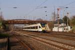 Der RE 3 der eurobahn von Dortmund nach Dsseldorf als Umleitung ber die Gterzugstrecke in Dsseldorf-Rath am 28.03.2012