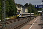 Der Eurobahn ET 7.09 kommt als RE 13 auf seinem Weg nach Venlo Nl am Sonntag den 22.7.2018 durch Gruiten gefahren.