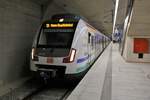 DB Regio S-Bahn Rhein Main 430 160 mit Vollwerbung für die neue Station Gateway Gardens am 15.12.19 in neuen Haltepunkt Frankfurt Gateway Gardens 