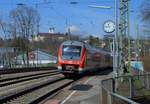 440 045 mit Regionalzug bei der Ausfahrt aus dem Bahnhof Vilshofen in Richtung Plattling. Im Hintergrund die Abtei Schweiklberg.
Vilshofen, 6.4.2018