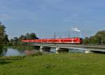 Zwei 440 als RE von Mnchen Hbf nach Passau Hbf am 23.09.2012 bei der berquerung der Isar in Plattling.