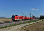 440 043 und ein weiterer als RE nach Mnchen am 14.04.2013 bei Langenisarhofen.