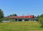 440 204 und zwei weitere 440 als RE nach Passau am 13.06.2014 auf der Isarbrücke bei Plattling.