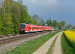 440 044 als RE nach München am 24.04.2014 bei Langenisarhofen. 