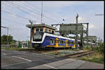 NWB Regionalbahn ET 440375 verlässt hier den HBF Oldenburg und überquert dabei am 17.8.2021 um 17.26 Uhr die Eisenbahnklappbrücke über die Hunte in Richtung Bremen Hauptbahnhof.