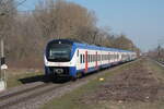 Hier fährt 440 332 mit einer anderen 440 als RS2 nach Twistringen am 23.03.2026 in den Bahnhof Kirchweyhe ein.