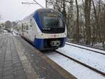 NordWestBahn 440 225, Linie RS1 nach Verden (Aller), Bahnhof Bremen-Blumenthal am 25. Januar 2026.