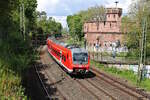 DB 440 203-8 ist auf Überführungsfahrt in Richtung Heimat unterwegs und verlässt in Kürze Rheinland-Pfalz über die Mainzer Südbrücke. (05.05.2023)