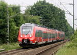 442 101 fährt als Leerfahrt nach Aachen-Hbf und kommt die Kohlscheider-Rampe hoch und fährt durch Kohlscheid in Richtung Richterich,Laurensberg,Aachen-West,Aachen-Schanz,Aachen-Hbf.
Aufgenommen von Bahnsteig 1 in Kohlscheid. 
Bei Sommerwetter am Mittag vom 3.6.2017.