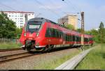 442 102 (Bombardier Talent 2) der S-Bahn Mitteldeutschland (DB Regio Südost) als S 37752 (S7) von Halle(Saale)Hbf Gl. 13a nach Halle-Nietleben passiert gleich den BÜ Hallesche Straße in Halle-Nietleben auf der Bahnstrecke Merseburg–Halle-Nietleben (KBS 588).
[25.5.2018 | 18:12 Uhr]