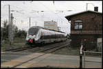 Abellio ET 9442113 fährt hier am 26.08.2020 um 17.30 Uhr in Teutschenthal nach Sangerhausen ab.