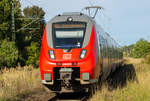 RE 5 (BR 442) nach Neubrandenburg kurz vor Bahnsteig 1 in Altentreptow. - 04.10.2020
