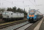 193 427 und 442 837 am 22.12.2025 in Rostock-Bramow. 