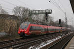 Ein Elektrotriebzug 442817 passiert hier am 9.2.2026 um 12.45 Uhr den Bahnhof Berlin - Jungfernheide in Richtung Hauptbahnhof.
