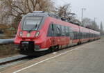 442 858 als S1(Warnemünde-Rostock)bei der Einfahrt im Haltepunkt Rostock-Holbeinplatz.20.03.2026 