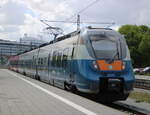 50 Jahre Rostocker S-Bahn Hamster 442 837 als S1 von Rostock Hbf nach Warnem�nde bei der Einfahrt am 15.05.2026 in Warnem�nde, im Hintergurnd lag das Kreuzfahrtschiff Viking Neptune
