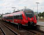 Jetzt sind die Hamsterbacken auch in Oranienburg zu sehen. Am 22.06.2012 kommt der Talent 2 442 632 als RB 28710 aus Potsdam Hbf an und fhrt wenige Minuten spter als RB 28733 nach Hennigsdorf.