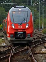 Hamsterbacken bei der Einfahrt in den Bahnhof Betzdorf/Sieg am 02.10.2012 -  442 254 und 442 256 (Zwei gekuppelte 4-teilige Talent 2) als RE 9 (rsx - Rhein-Sieg-Express) Aachen - Kln - Siegen. (Ich stehe hier auf der Bahnsteigspitze)