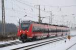 442 817 fuhr am 12.12.2012 auf der RB 20 aus Hennigsdorf durch den Haltepunkt Priort