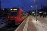 Der fnfteilige Triebwagen 442 816 als RE 18259 kurz vor der Abfahrt nach Berlin Hbf am 18.01.2013 im Bf Birkenwerder.