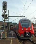Schon in Betzdorf/Sieg gut gefllt gehen zwei gekuppelte vierteilige Bombardier Talent 2 - 442 263 / 763 und 442 261 / 761 als RE 9 - rsx – Rhein-Sieg-Express (Siegen Hbf - Kln Hbf - Aachen